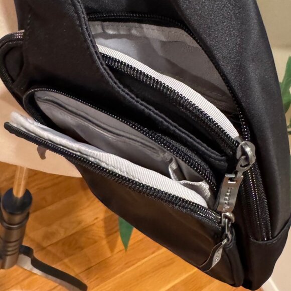 BLACK BAGGALLINI CROSSBODY SLING BAG - Picture 3 of 7